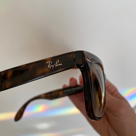 Ray Ban Folding Wayfarer Sunglasses - Picture 6 of 10